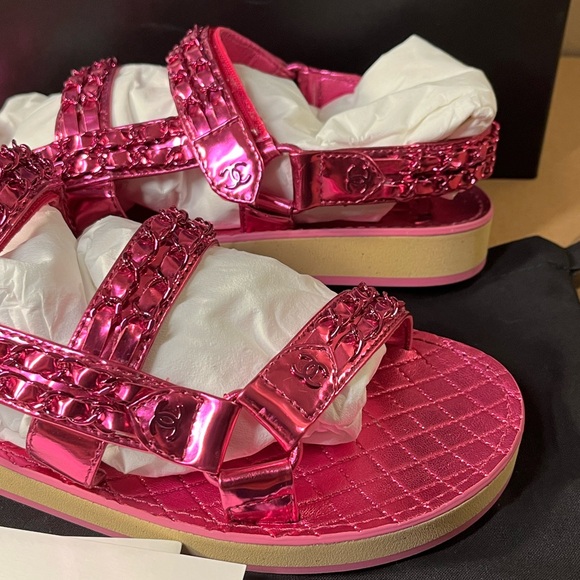 Chanel CC Logo G33800 Fuchsia Sandals size 40 - Picture 13 of 13
